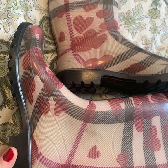 Burberry Heart Print Check Rain Boot - Picture 4 of 8